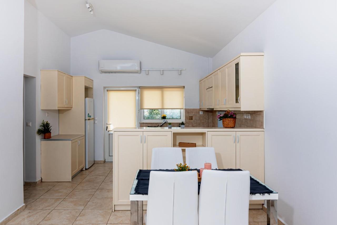 Bona'S Guest House Agia  Exterior photo